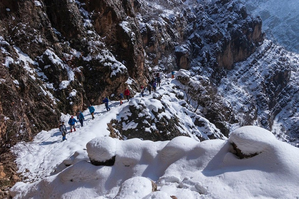 بالصور | متسلقون يتحدون الصعاب على جبال كوردستان